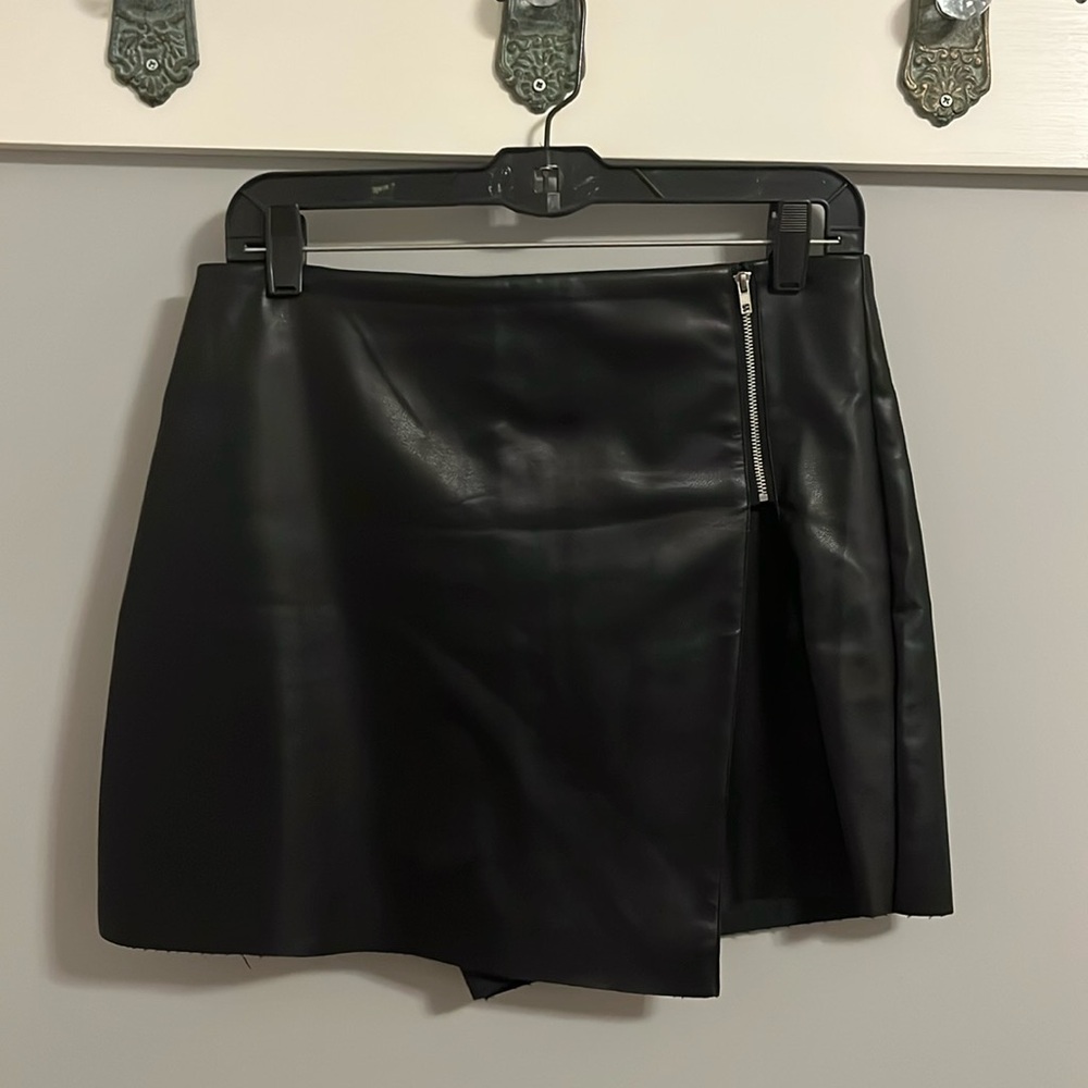 HYFVE skort black leather with zipper closure
